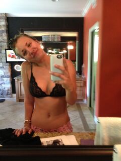 3. Kaley Cuoco nude in leaked photos (nude boobs, pussy)