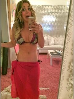 5. Kaley Cuoco nude in leaked photos (nude boobs, pussy)