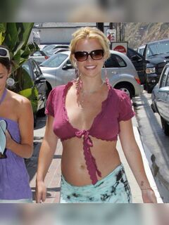 2. Britney Spears nude in paparazzi's photos