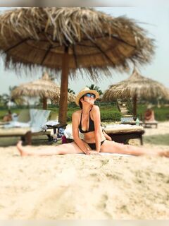 Alena Hmelnickaja's photos in a bikini (legs)