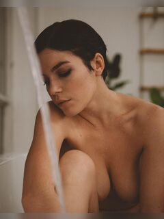 3. Hilda Carmen nude in erotic photos