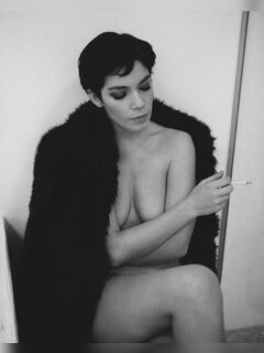 5. Hilda Carmen nude in erotic photos