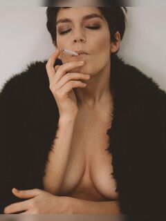 7. Hilda Carmen nude in erotic photos
