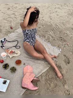 2. Blu Hunt's photos in a bikini