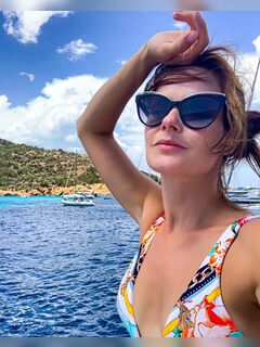 9. Anna Peskova's photos in a bikini from Instagram