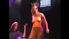 3. Striptease by Julija Takshina in Los signos del zodiaco show