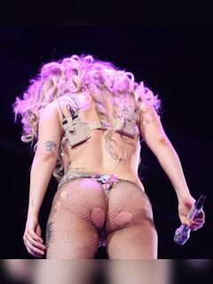 Lady GaGa's butt in shots caught by paparazzi