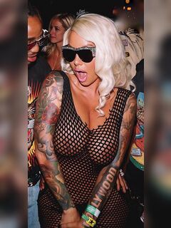 Amber Rose's flashings caught by paparazzi