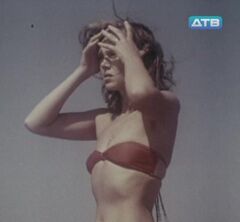 Aug Julia in a bikini
