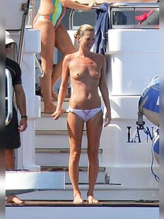 12. Kate Moss's nude flashings + photos topless in a bikini