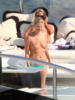 18. Kate Moss's nude flashings + photos topless in a bikini