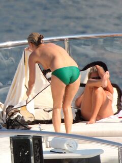 19. Kate Moss's nude flashings + photos topless in a bikini