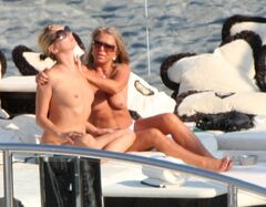 20. Kate Moss's nude flashings + photos topless in a bikini