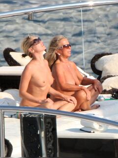 21. Kate Moss's nude flashings + photos topless in a bikini
