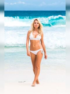 Janina Studilina's hot photos in a bikini