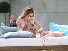 Bella Thorne's photos in a bikini