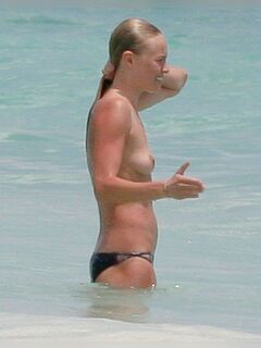 4. Kate Bosworth's flashings (topless)