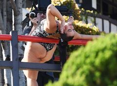 4. Ashley Graham's flashings caught by paparazzi (butt)