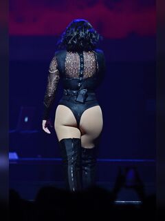 Demi Lovato's butt in paparazzi's photos
